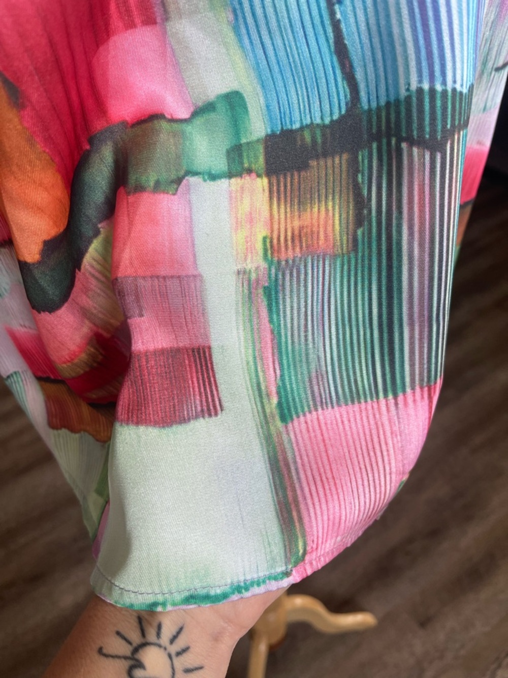 Entro watercolor flutter sleeve top - Picture 7 of 9